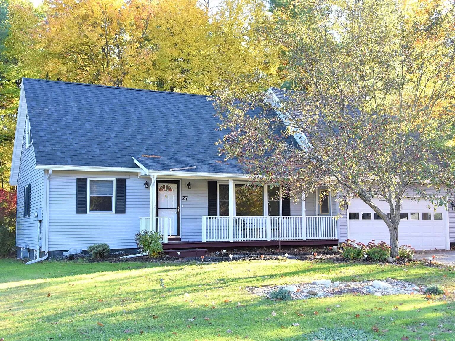 27 Chrisemily Ln, Milton,
